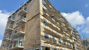 Зображення до посту: У міськраді Харкова показали, як відновлюють після обстрілу будинок на вул. Свободи