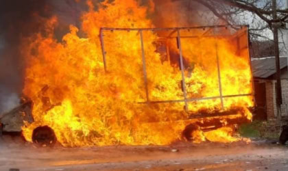 Від удару дрона загорілося авто в Руській Лозовій під Харковом, 9 квітня 2026