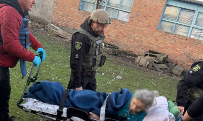 З-під обстрілів на Чугуївщині евакуювали маломобільну жінку та її сина з інвалідністю photo_2026-04-10_11-00-51