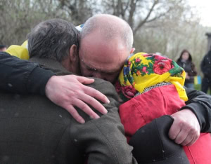Зображення до посту: На Великдень додому: у Лозівській громаді зустріли звільненого з російського полону захисника