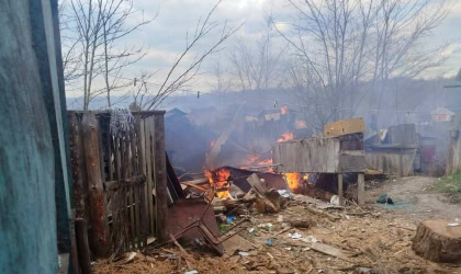 У Люботині від обстрілу постраждали троє людей, на Золочівщині понівечені оселі Наслідки обстрілу Карасівки Харківської області, 16 квітня 2026