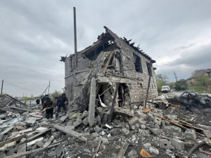 Зображення до посту: Удар по лазні в Ізюмі: троє поранених із мінно-вибуховими травмами