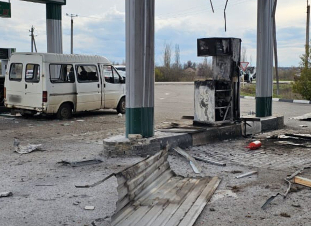 Зображення до:  Дрони рф вдарили по АЗС у Богодухові: поранені троє людей