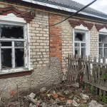 Пошкоджений від удару дрона будинок у Черкаській Лозовій на Харківщині, 26 квітня 2026