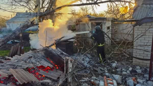 Зображення до посту: Від дронової атаки постраждала жителька Великого Бурлука, зруйновано будинок