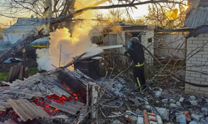 Наслідки удару по селищу Великий Бурлук Харківської області в ніч на 30 квітня 2026