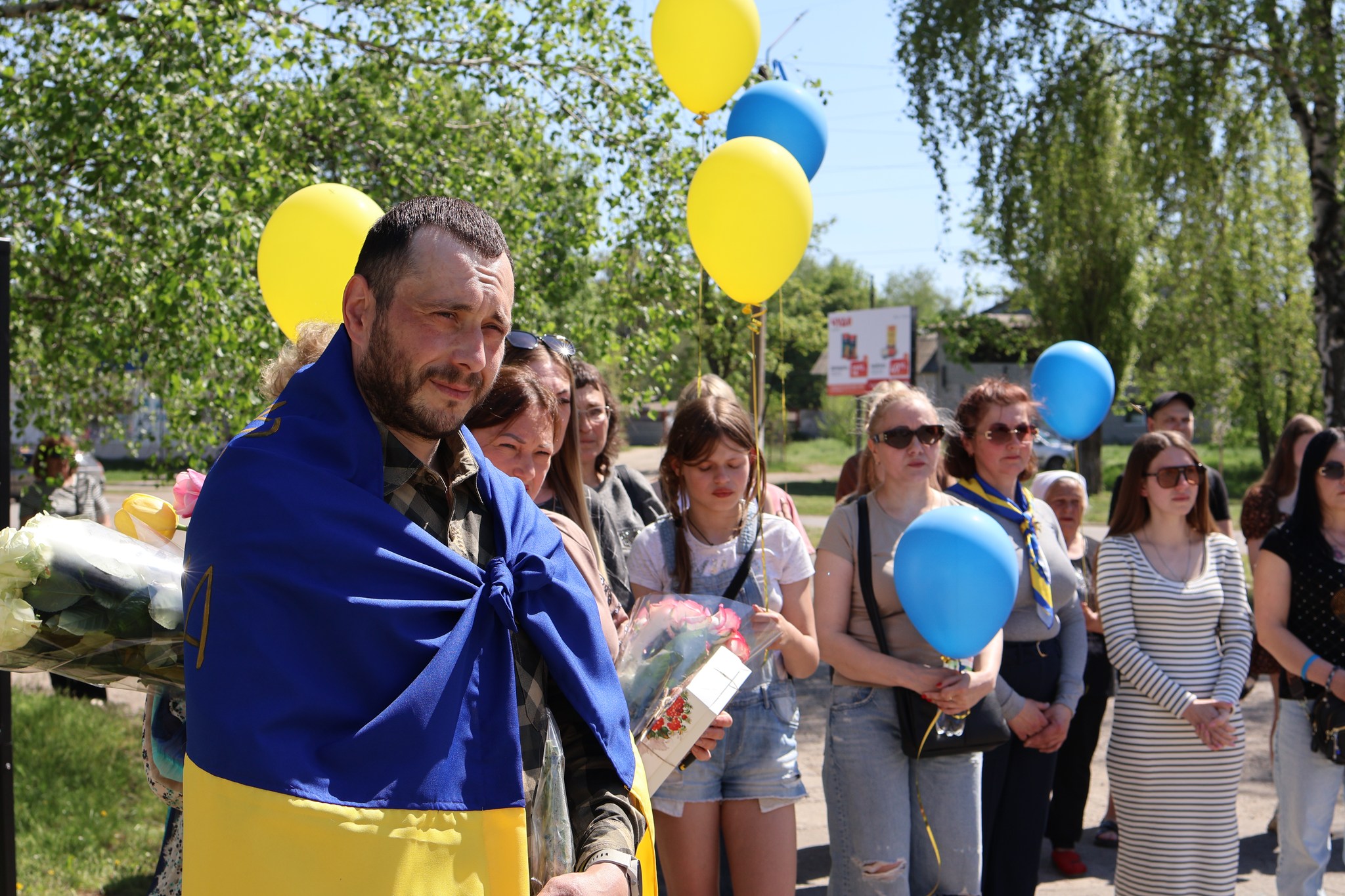 Зображення до:  Боєць зі Златополя, який повернувся додому з полону, зняв свій портрет з Алеї Надії