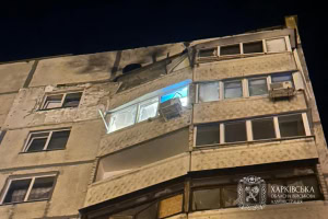 Зображення до посту: У Харкові дрон влучив у багатоповерхівку: серед постраждалих є діти