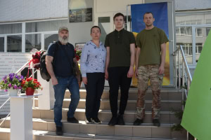 Зображення до посту: У Харкові відкрили меморіальну дошку аеророзвіднику Сергію Капусті: родина хоче місце пам’яті і біля дому