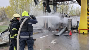 Зображення до посту: Під ударами опинилися п’ять АЗС у Харкові та Чугуєві: в ДСНС показали, як гасили пожежі