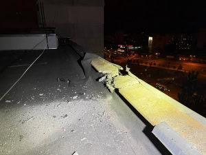 Зображення до посту: У Харкові через дронову атаку постраждала 53-річна жінка, пошкоджено 12-поверхівку