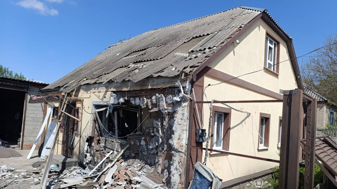 Зображення до:  На Золочівщині є руйнування від дронових ударів, поранено жінку