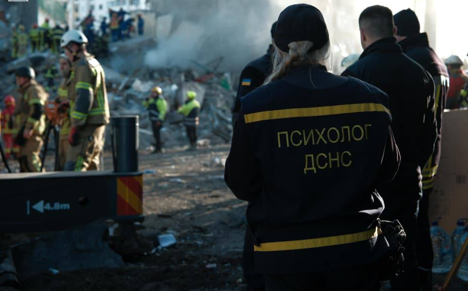 Зображення до:  У Києві оголосили жалобу: загиблих побільшало до восьми, під завалами ще є люди