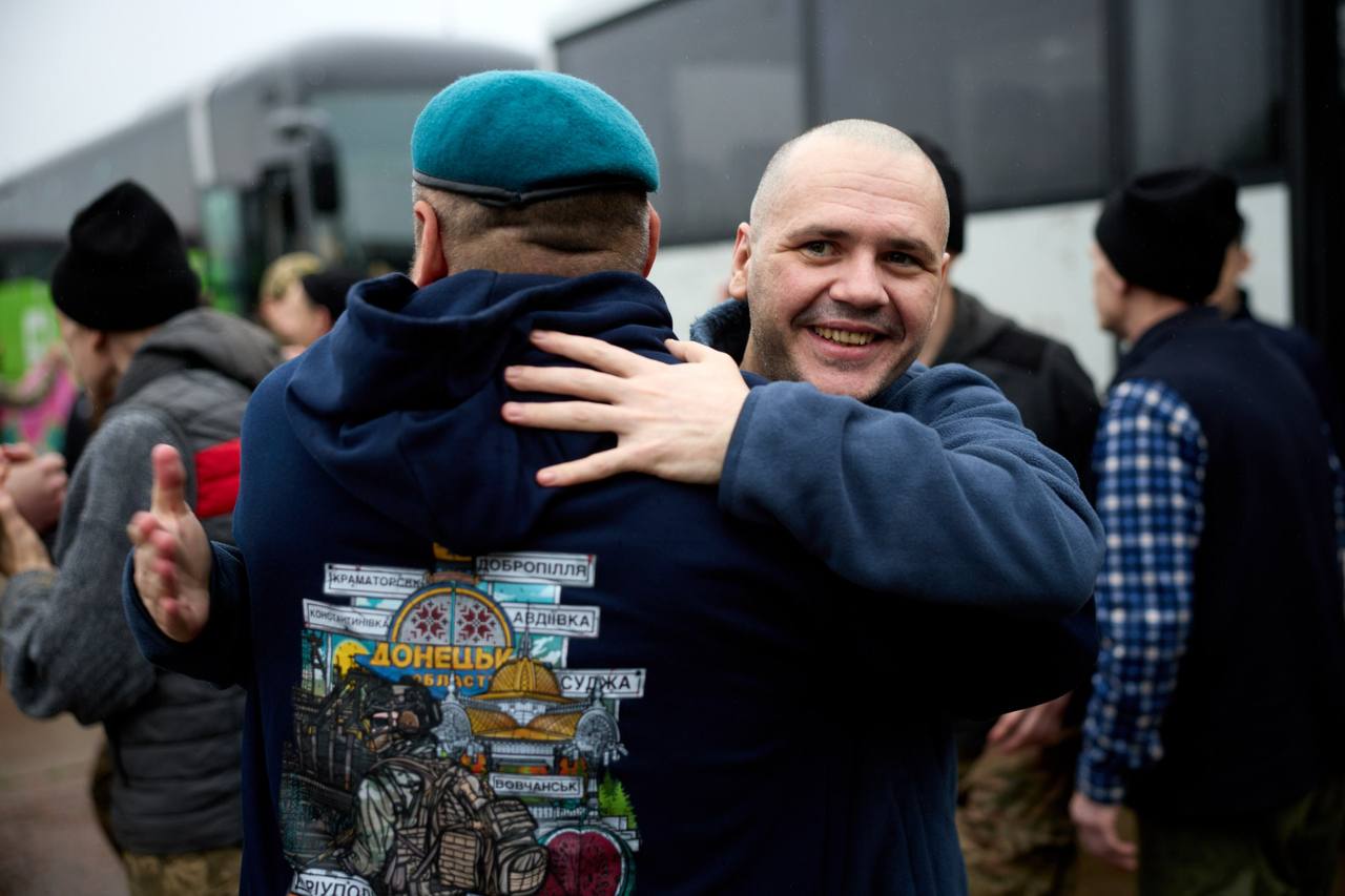 Зображення до:  Після чотирьох років полону: додому повернулися 205 українських захисників