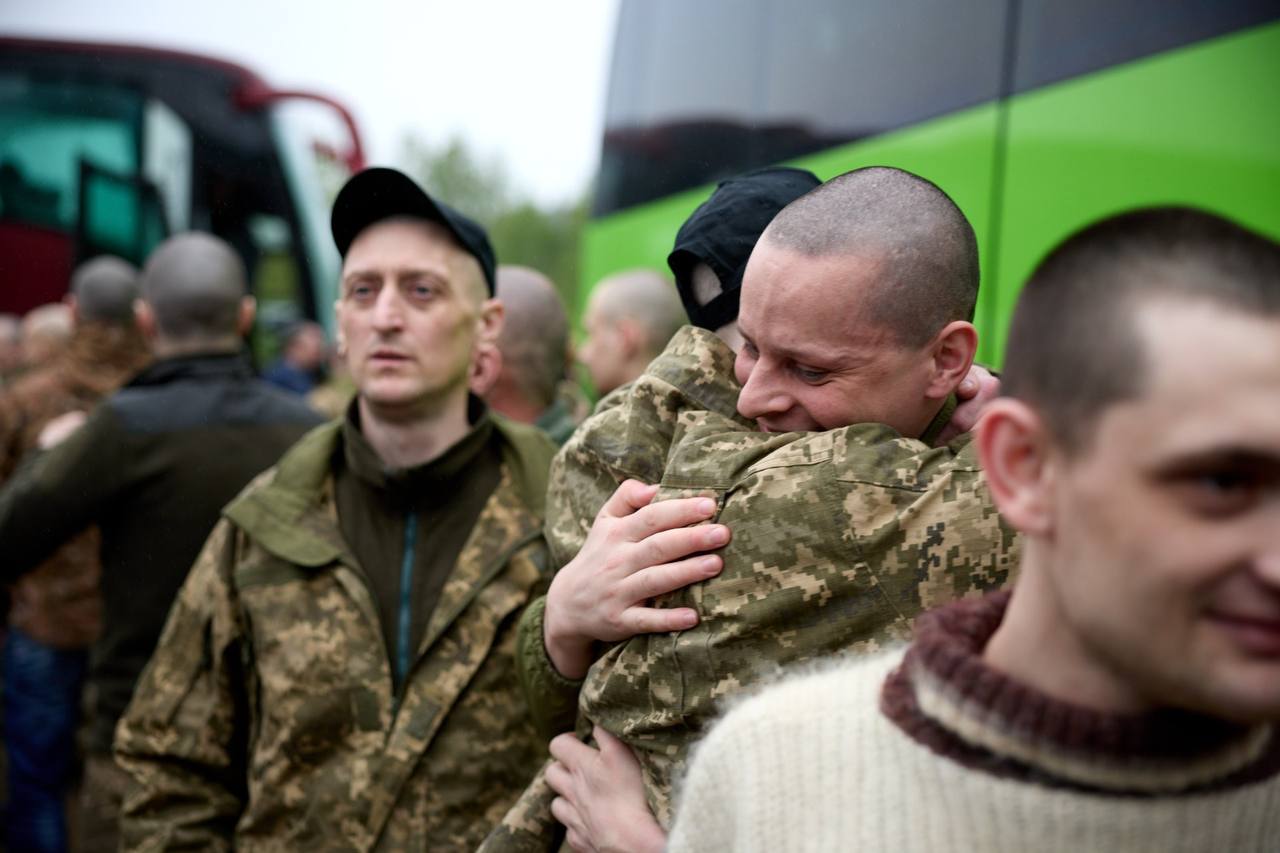 Зображення до:  Серед 205 звільнених із полону українців — дев’ятеро військових з Харківщини