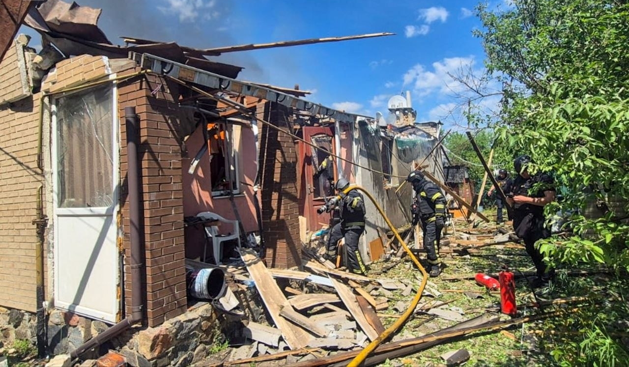 Зображення до:  У Шевченковому під завалами будинку знайшли загиблою 75-річну жінку