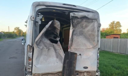 Пошкоджений від обстрілу автомобіль у Золочеві Харківської області, 20 травня 2026