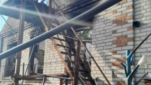 Зображення до посту: На Богодухівщині від обстрілу постраждали двоє чоловіків, пошкоджені будинки