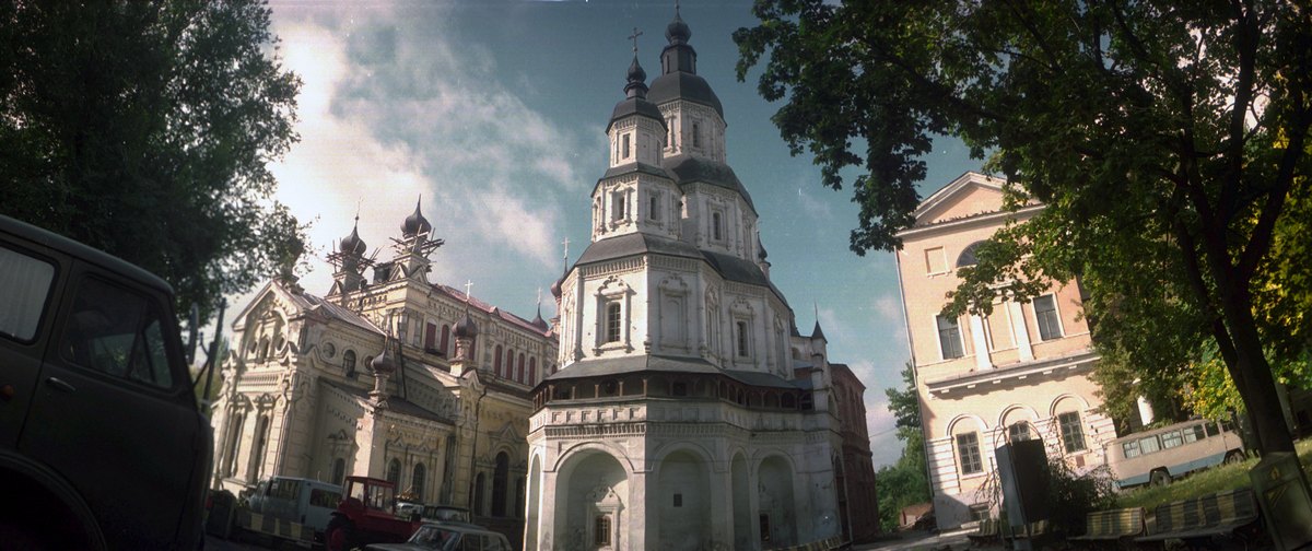 Подвір’я Харківського Покровського монастиря