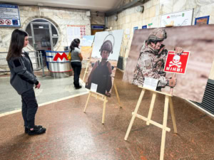 Зображення до посту: Працюють нарівні з чоловіками та надихають інших: у Харкові відкрили фотовиставку про демінерок