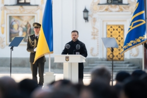 Зображення до посту: Посадовці, освітяни, лікарі: кого на Харківщині відзначив Зеленський до дня Конституції