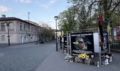 Алея слави героїв в Івано-Франківську