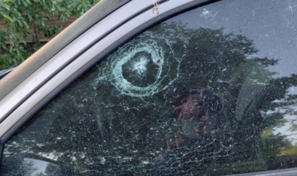 Пошкоджене від обстрілу авто