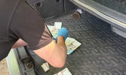 Служба в тилу за 250 тис. грн: військових ТЦК на Харківщині підозрюють у хабарництві Хабар в автомобілі