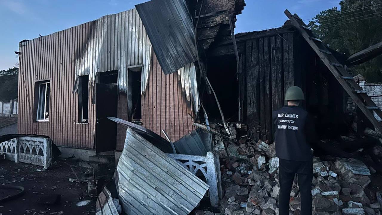 Зображення до:  У Лозовій від обстрілу постраждали троє чоловіків, у Чугуєві горів склад