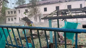 Зображення до посту: У Чугуєві побільшало постраждалих від обстрілу, серед них поліцейська