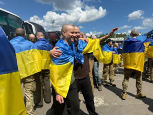 Зображення до посту: З російського полону повернулися 185 українських військових і один цивільний
