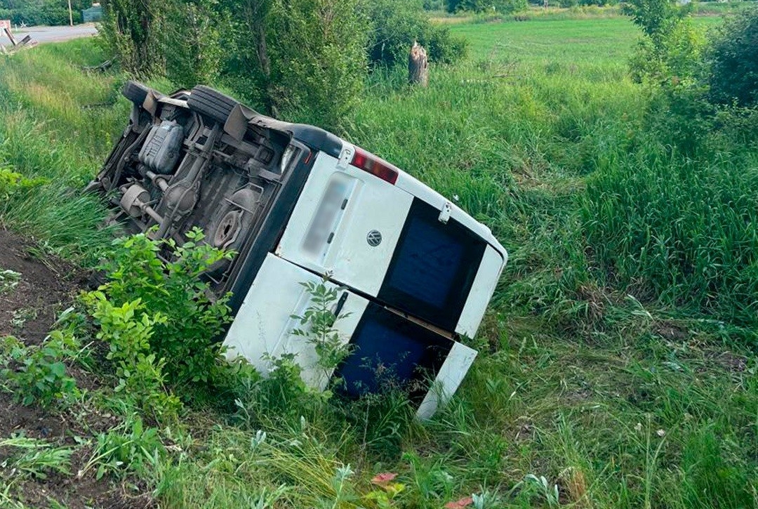 Зображення до:  На Харківщині перекинувся автобус зі школярами, які їхали на екскурсію: п’ятеро постраждалих