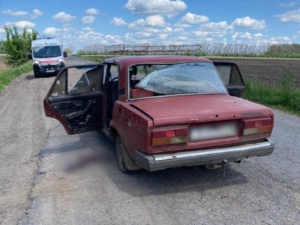 Зображення до посту: Дрон рф атакував авто у Богодухівському районі: є загибла та поранені