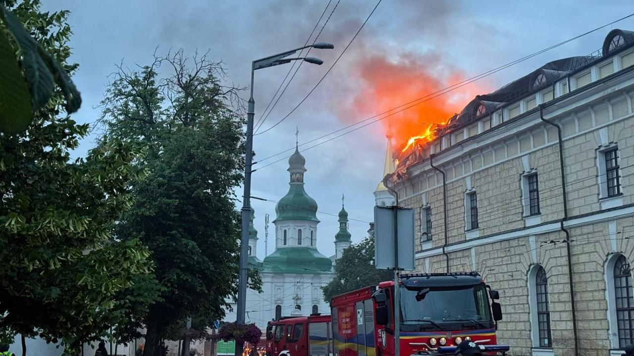 Зображення до:  Від масованого удару по Києву загинули п’ятеро людей, спалахнула Києво-Печерська лавра