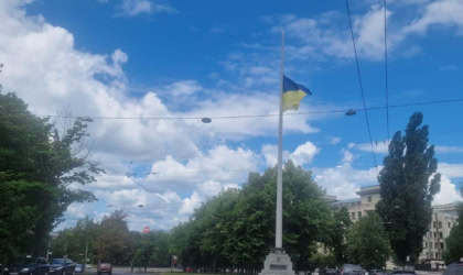 Приспущений прапор у Харкові