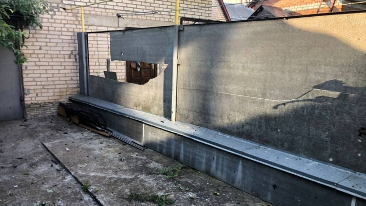 Зображення до:  У Шевченковому від обстрілу постраждали дві жінки, у Золочеві пошкоджено навчальний заклад