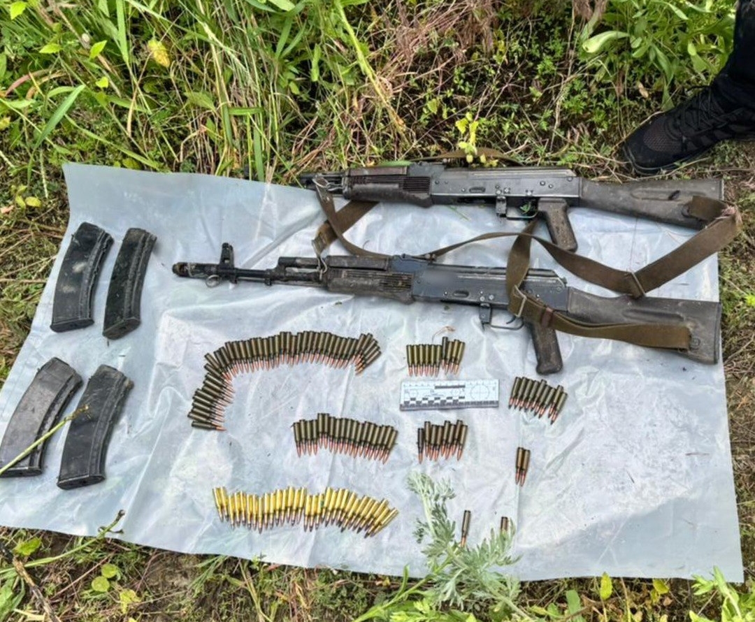 Зображення до:  У Харкові чоловіка затримали з гранатою і знайшли його схованку з автоматами