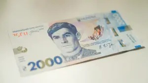 Зображення до посту: НБУ вводить банкноту номіналом 2000 гривень: на ній зобразять Василя Стуса