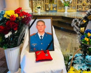 Зображення до посту: «Він мріяв сам сісти за штурвал»: у Харкові попрощалися зі штурманом, загиблим в авіатрощі