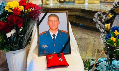 «Він мріяв сам сісти за штурвал»: у Харкові попрощалися зі штурманом Богданом Бабенком загиблим в авіатрощі 735576592_1588263089636974_1565816219634034778_n
