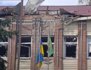 Зображення до посту: Російська «Молнія» атакувала Золочівську селищну раду: поранений чоловік