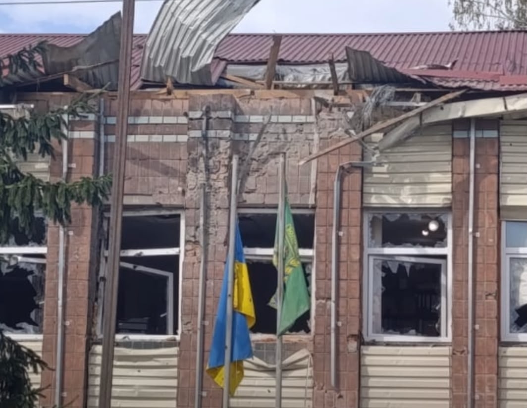Зображення до:  Російська «Молнія» атакувала Золочівську селищну раду: поранений чоловік
