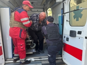Зображення до посту: 92-річний житель Золочева дістав поранень через атаку російського дрона