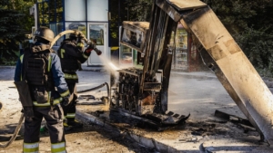 Зображення до посту: Російський дрон влучив в АЗС у Харкові, постраждала працівниця