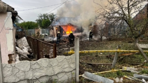 Зображення до посту: Від удару по Малій Данилівці спалахнула пожежа, є постраждалі
