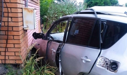 Російські дрони атакували авто у Слатиному, загинули двоє чоловіків Пошкоджене від удару дрона авто у Слатиному Харківської області, 10 липня 2026