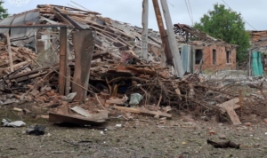 Зображення до посту: У Слатиному під завалами зруйнованого авіаударом будинку може залишатися людина
