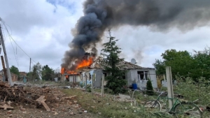 Зображення до посту: У Слатиному від авіаудару загинула жінка, людей шукають під завалами