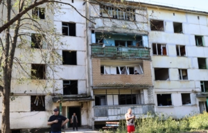 Зображення до посту: Російська армія завдала ракетного удару по Пролісному, пошкоджені багатоповерхівки