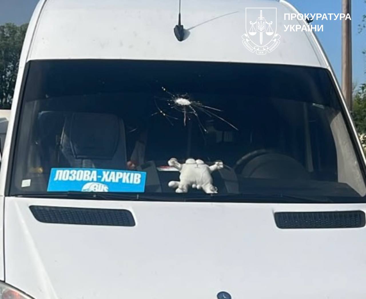 Пошкоджений від обстрілу автобус у селищі Високий Харківської області, 16 липня 2026